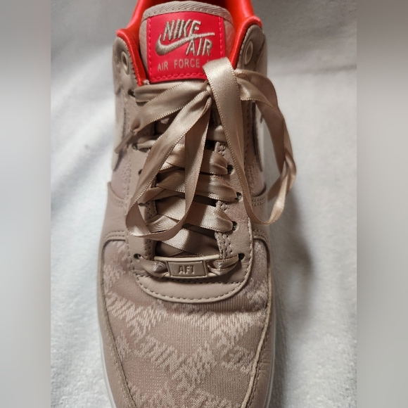 Nike Air Force 1 Low Top Sneakers in Beige with Coral Accents - Picture 4 of 8